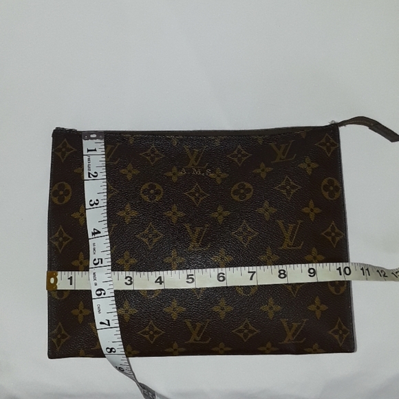 Louis Vuitton Toiletry Pouch - Picture 6 of 10